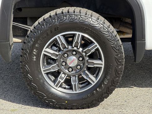 Used 2025 GMC Sierra 1500 AT4 AWD/4WD image 32