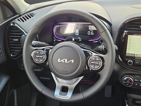 Used 2025 Kia Soul EX image 17