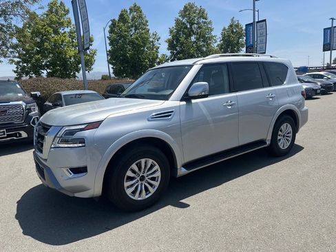 Used 2024 Nissan Armada SV AWD/4WD image 5