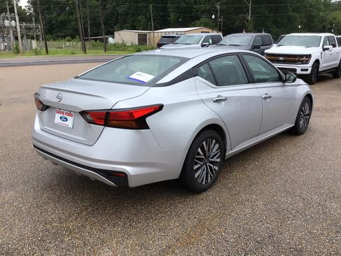 Used 2025 Nissan Altima 2.5 SV FWD image 9