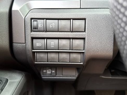 Used 2025 Toyota Tacoma SR5 AWD/4WD image 30