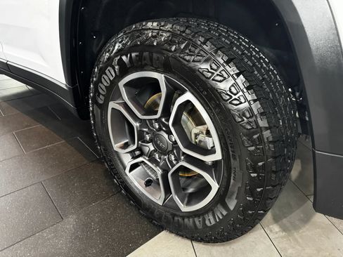 Used 2022 Jeep Grand Cherokee Trailhawk w/ Luxury Tech Group III AWD/4WD image 51