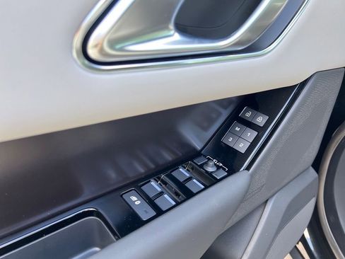 New 2026 Land Rover Range Rover Velar Dynamic SE image 11