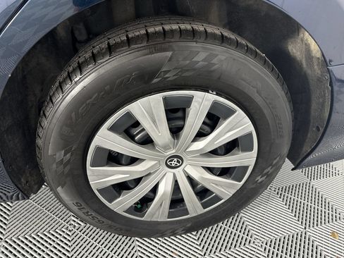 Used 2021 Toyota Camry LE FWD image 10