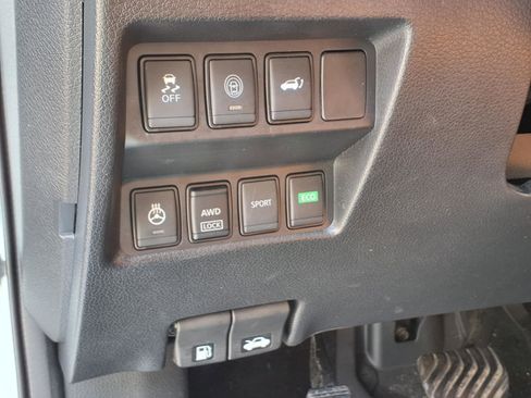 Used 2017 Nissan Rogue SL w/ SL Premium Package image 22