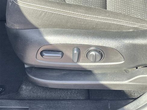 Used 2023 GMC Terrain SLE w/ Driver Convenience Package image 11