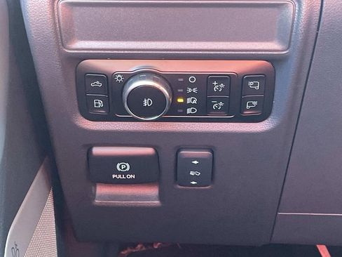 Used 2025 Ford F150 Lariat w/ Equipment Group 501A Mid image 33