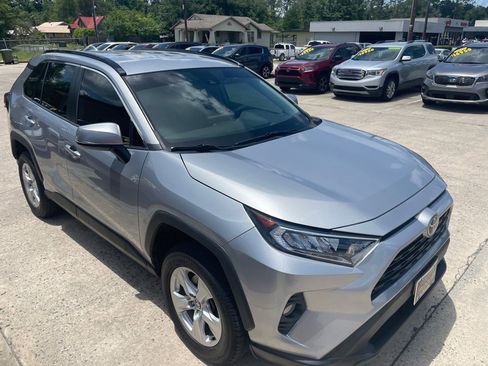 Used 2021 Toyota RAV4 XLE image 4