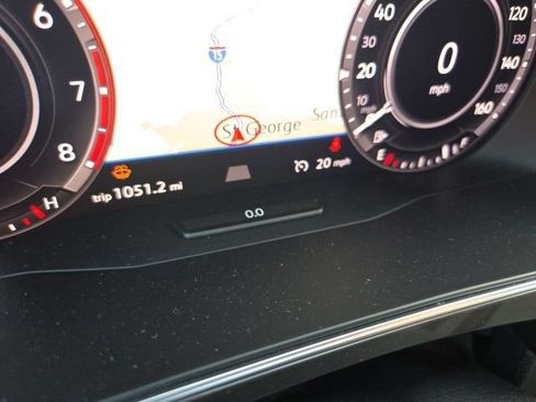 Used 2018 Volkswagen Tiguan SEL Premium w/ R-Line Package AWD/4WD image 8
