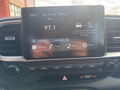 Used 2025 Hyundai Venue SEL image 20