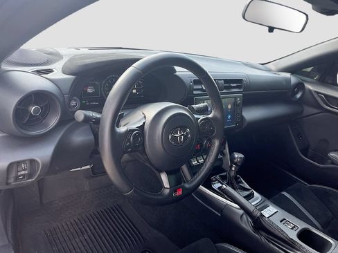 Used 2023 Toyota GR86 Premium w/ ALL Weather Mat Package (TMS) RWD image 9
