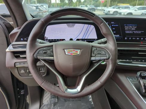 Used 2023 Cadillac Escalade Premium Luxury Platinum AWD/4WD image 10