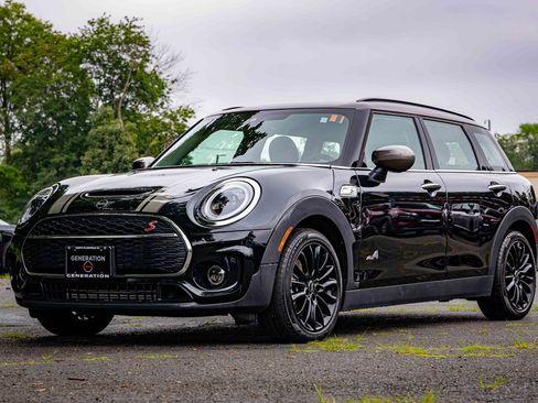 Used 2024 MINI Cooper Clubman S w/ Signature Upholstery Package image 16