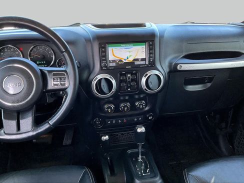 Used 2016 Jeep Wrangler Unlimited Sahara w/ Connectivity Group AWD/4WD image 7