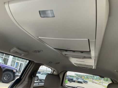 Used 2011 Chrysler Town & Country Limited FWD image 24