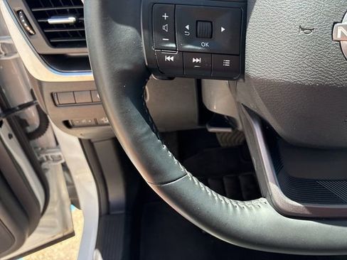 Used 2025 Nissan Rogue SV image 14