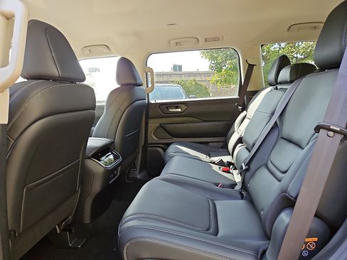 New 2026 Nissan Armada SV image 7