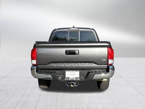 Used 2017 Toyota Tacoma SR5 w/ Tow Package RWD image 7