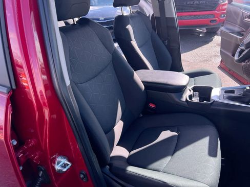 Used 2025 Toyota RAV4 XLE image 28