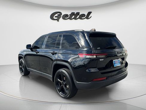 Used 2023 Jeep Grand Cherokee Limited w/ Black Appearance Package AWD/4WD image 7