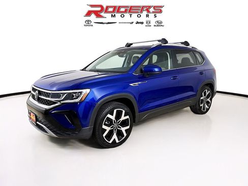 Used 2023 Volkswagen Taos SEL image 3