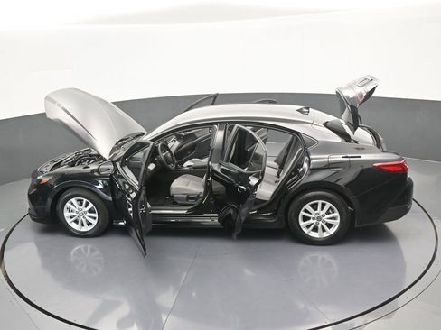 Used 2025 Toyota Camry LE image 63