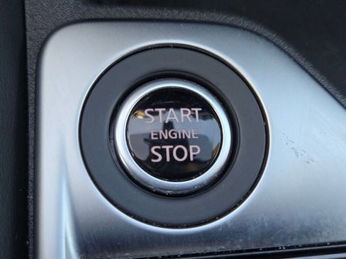 Used 2025 Nissan Sentra SR w/ SR Premium Package image 24