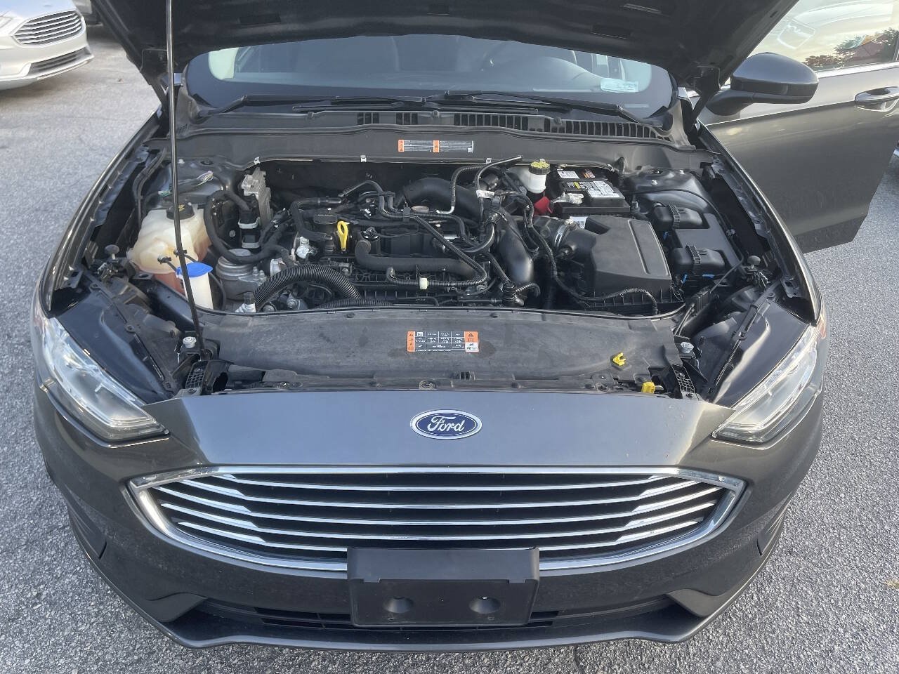 Used 2020 Ford Fusion SE FWD image 31