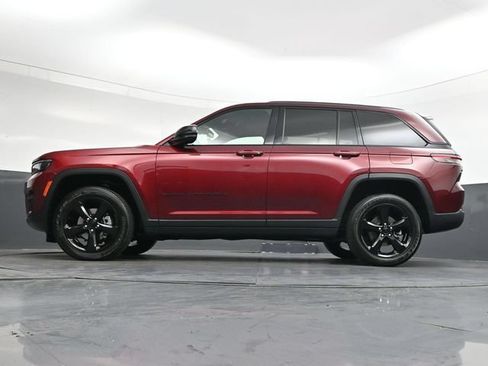 Used 2024 Jeep Grand Cherokee Altitude AWD/4WD image 34