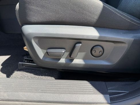Used 2025 Nissan Rogue SV FWD image 22