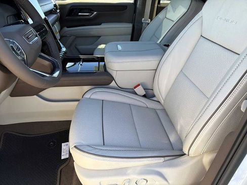 New 2026 GMC Yukon XL Denali w/ Denali Reserve Package image 19