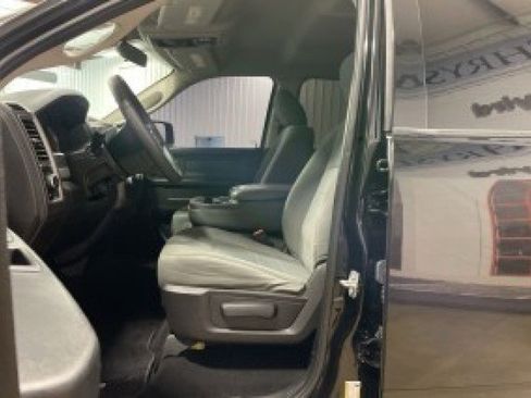 Used 2018 RAM 1500 Express w/ Express Value Package AWD/4WD image 14