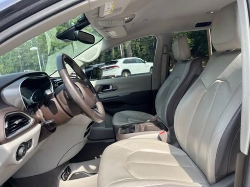 Used 2019 Chrysler Pacifica Touring-L w/ Advanced Safetytec Group FWD image 7