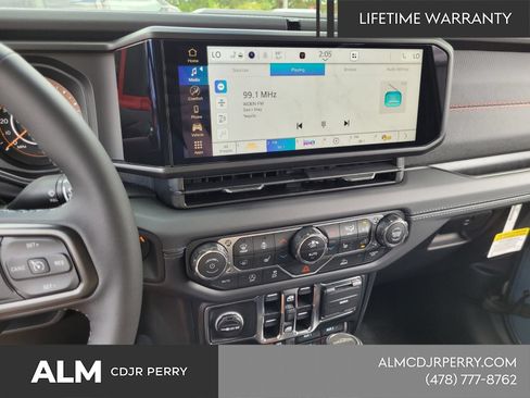 New 2025 Jeep Gladiator Rubicon w/ Convenience Group AWD/4WD image 24