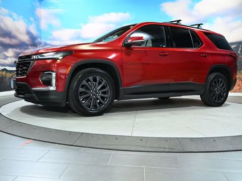 Used 2022 Chevrolet Traverse RS w/ LPO, 'HIT The Road' Package AWD/4WD image 3