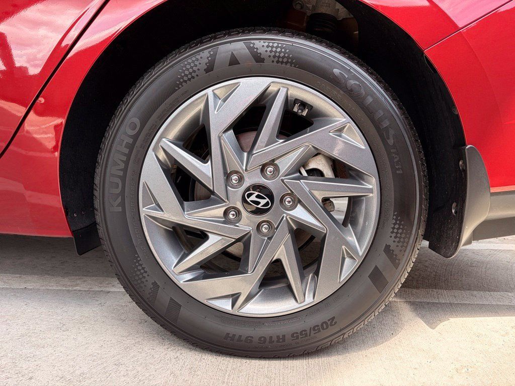 Used 2024 Hyundai Elantra SEL FWD image 33
