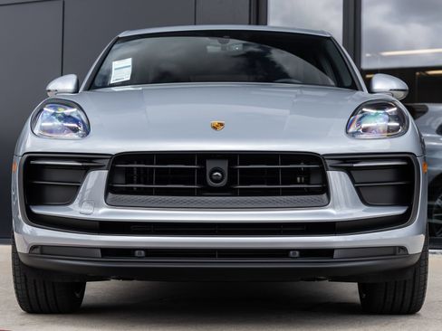 Certified 2026 Porsche Macan AWD/4WD image 8