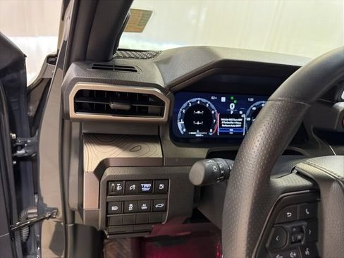 Used 2025 Toyota 4Runner TRD Off-Road Premium AWD/4WD image 15