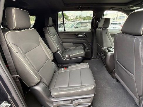 New 2025 Chevrolet Suburban Premier image 16