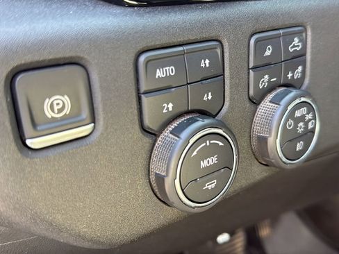 Used 2022 Chevrolet Silverado 1500 LTZ w/ LTZ Premium Package image 19