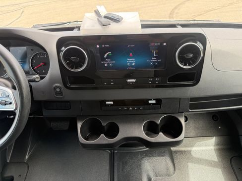 Used 2019 Mercedes-Benz Sprinter 170 w/ Chrome Grille Package image 17