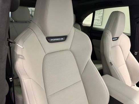 Certified 2025 Porsche Macan Turbo Electric AWD/4WD image 25
