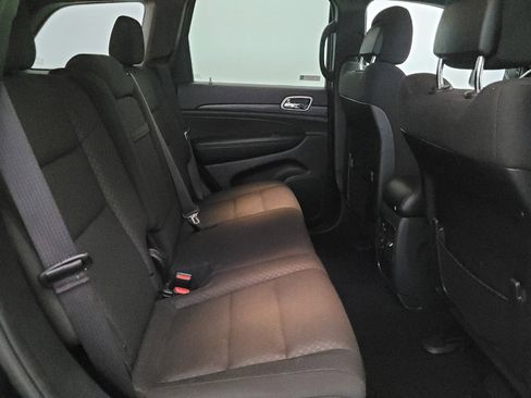 Used 2019 Jeep Grand Cherokee Laredo AWD/4WD image 19