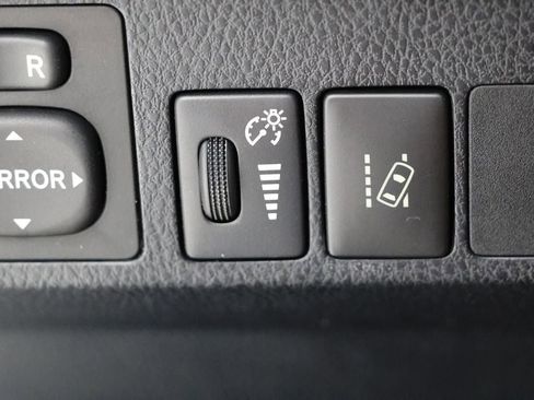 Used 2017 Toyota RAV4 XLE AWD/4WD image 26