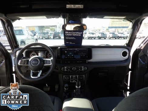 Used 2024 Jeep Wrangler Sahara image 21