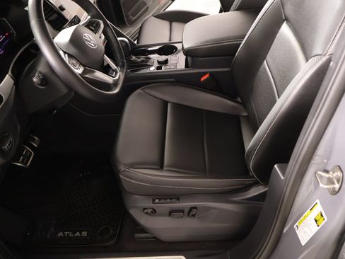 Used 2023 Volkswagen Atlas Cross Sport SEL R-Line AWD/4WD image 12