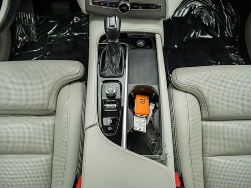 Used 2021 Volvo XC90 T6 Inscription w/ Protection Package Premier AWD/4WD image 27