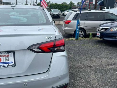 Used 2021 Nissan Versa SV FWD image 10