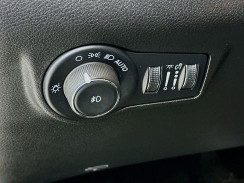 Certified 2025 Jeep Compass Limited image 17