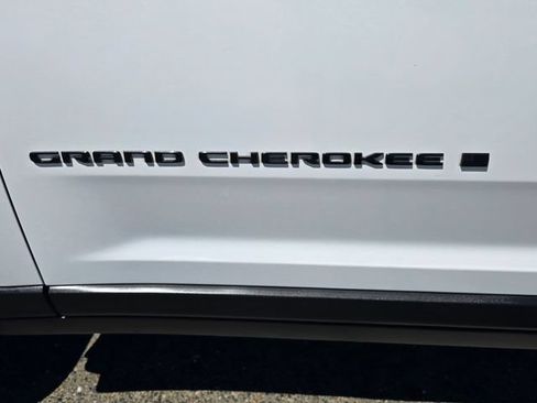 Certified 2023 Jeep Grand Cherokee L Limited w/ Luxury Tech Group II RWD image 32